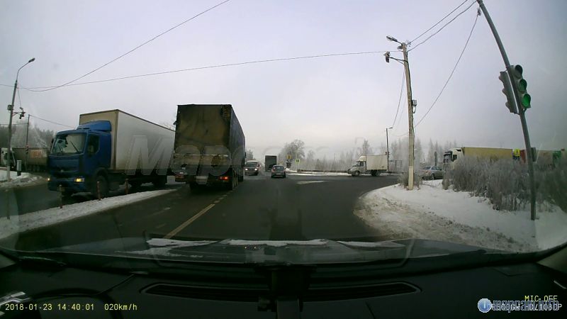 вторая на перекрестке